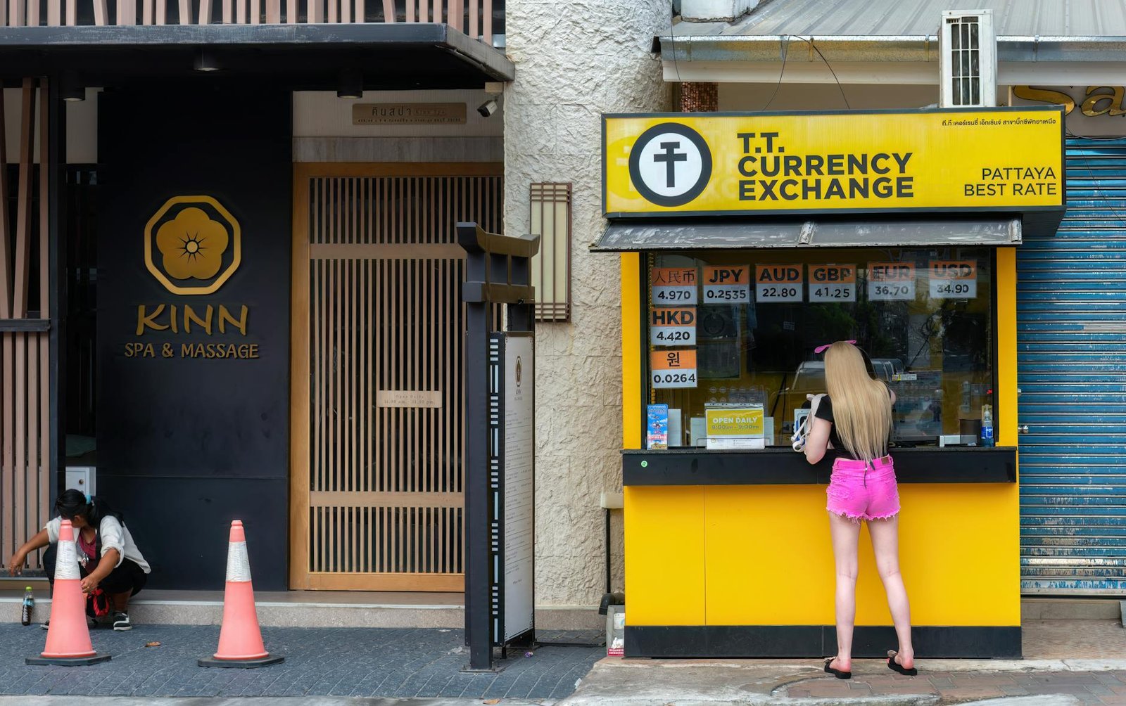The Classic Currency Exchange Scam